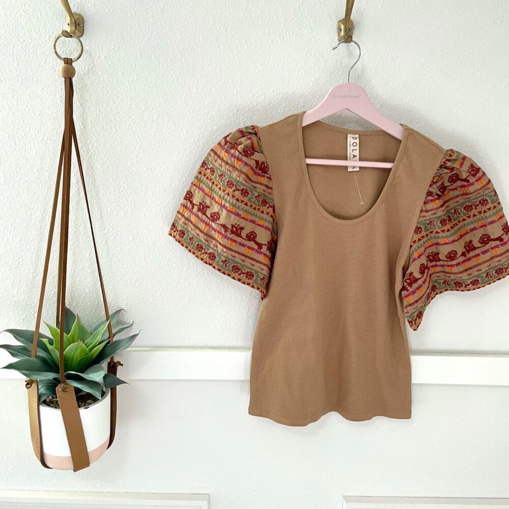 NWOT Dolan Anthropologie Embroidered Puff Sleeve Ribbed Top Tan Brown Size S - Picture 2 of 6